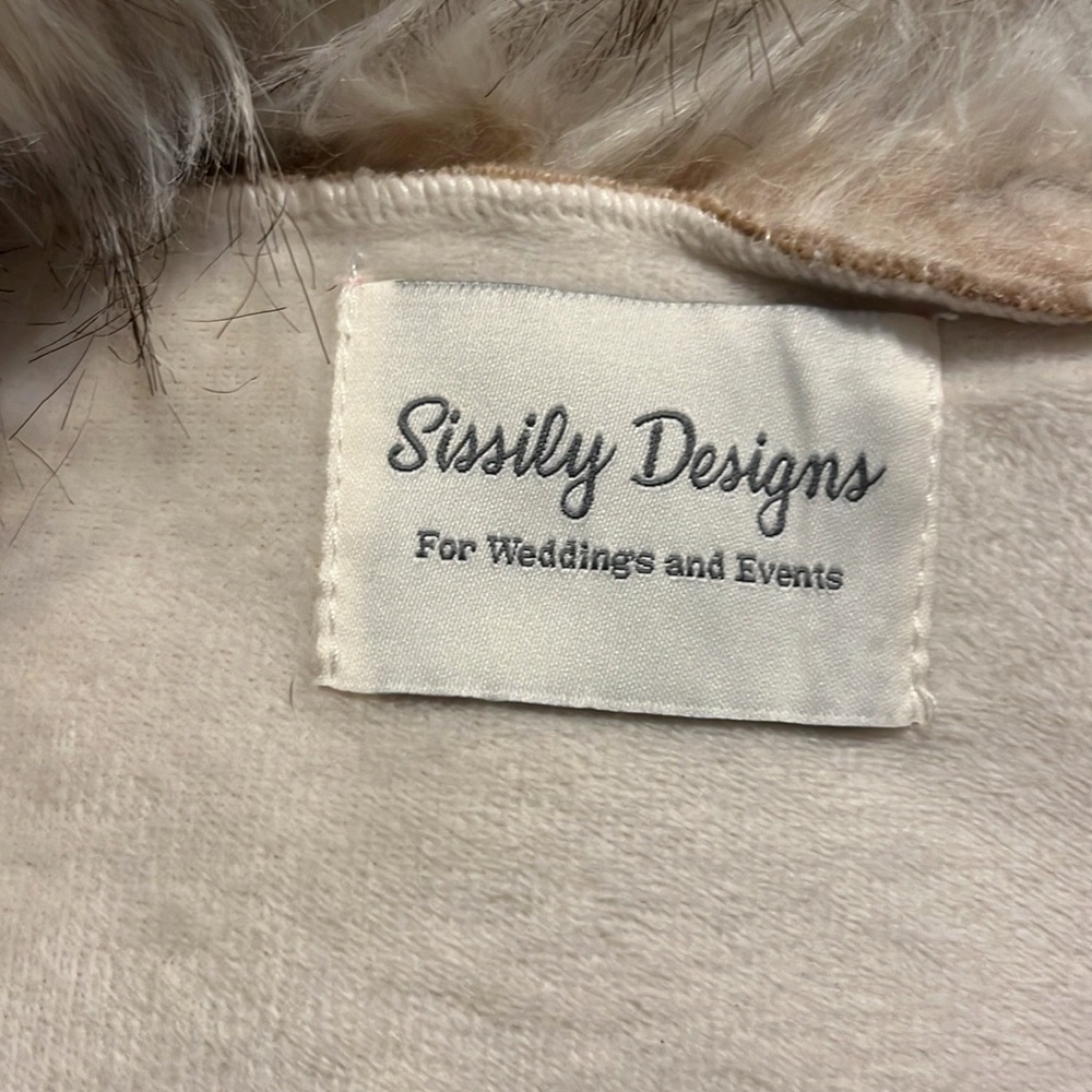 Sissily Designs Faux Fur Shawl - Picture 4 of 4